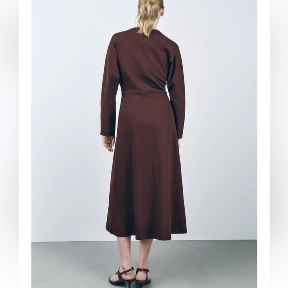 Zara Elegant Burgundy V-Neck Dress - Picture 5 of 13